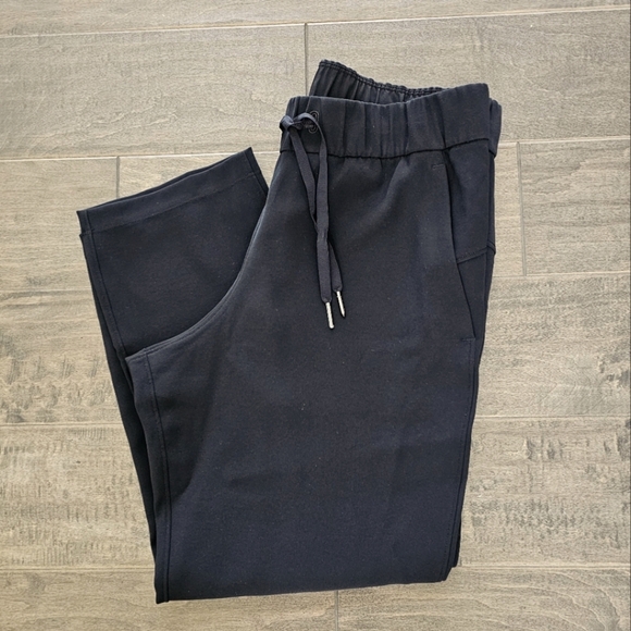Lululemon Capri On the Fly Crop Pants - Picture 2 of 6